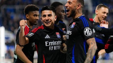 死敌变救星！大巴黎砸4500万帮里昂保级，法甲七冠王躲过降级危机