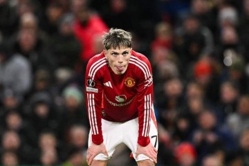 7000万到5000万!加纳乔暴跌2000万,曼联卖人难何时能破局?