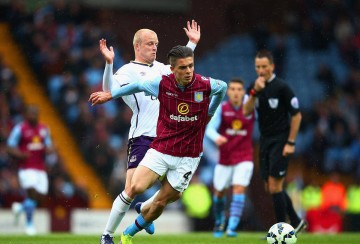 欧冠资格之争:诺丁汉森林胜切尔西,维拉对阵曼联布局攻守