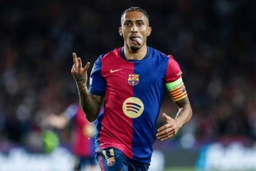 4-3!巴萨西甲7分领跑,连场被人进帽子戏法,国王杯、欧冠前景堪忧