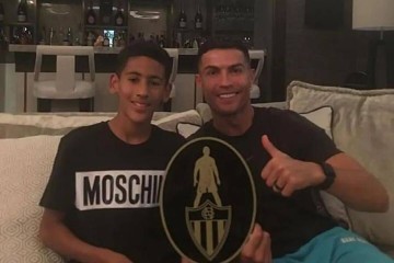 曼联14岁小梅西再次破门!C罗都认可的天才,父亲为让他成功不惜改姓