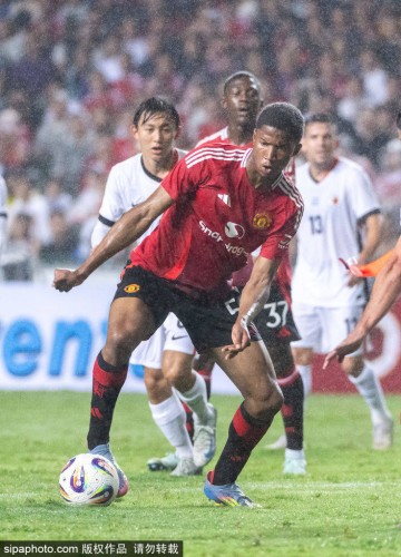 奥斯梅恩转会大戏：曼联“抬”还是真爱？沙特7000万欧截胡，好戏开场！