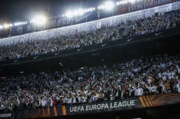 将踢欧冠,法鹰高层:若再有一次4万人同往诺坎普将会很令人兴奋