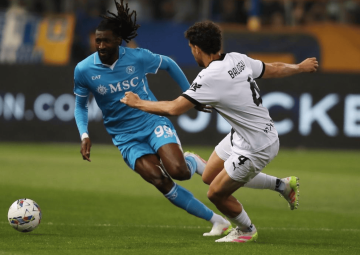 意甲领头羊掉链子:3次中框点球取消,孔蒂气炸了