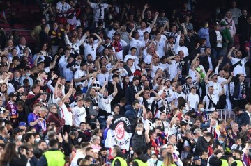 法兰克福被德国足协罚款48.91万欧元，因8场德甲存在球迷违规行为