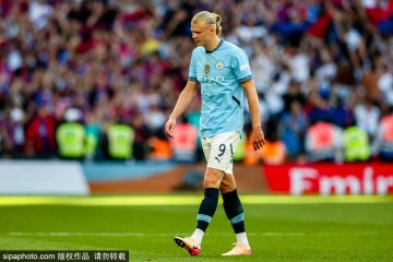 当家球星不敢罚?哈兰德决赛让点+队友罚丢 曼城四大皆空