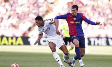 巴萨队长是否面临压力？弗里克新宠或将抢占核心位置