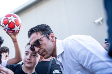 布冯谈当年欧冠染红：虽感到羞愧但我还会那么做&不知道为何被罚