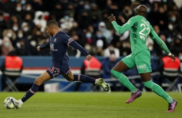 法甲关键战：圣埃蒂安绝境求生，摩纳哥冲击欧冠席位​