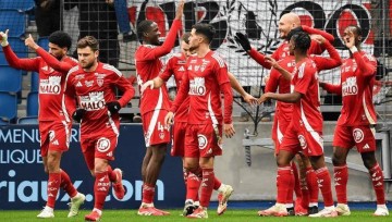 法甲中游生死时速!布雷斯特主场怒吼,朗斯客场突袭争胜