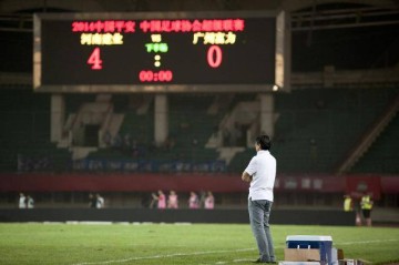 凯恩泪崩捧首冠，4分钟戴帽创纪录，汉堡6-1重返德甲