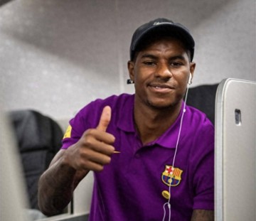 巴萨下达逐客令，11年功勋门将被迫离开！88%球迷支持队长职务撤销