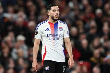 记者：曼城与里昂就切尔基的转会协议即将达成