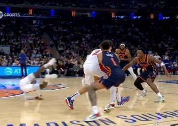 曼联4-1逆转双杀，与热刺决赛争冠！芒特2球复活增阿莫林欧冠希望