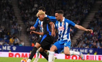 加泰德比成加冕舞台！巴萨2-0锁定西甲冠军