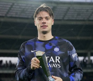 随着巴萨4-3皇马,国米2-0,那不勒斯2-2,西甲+意甲冠军基本出炉