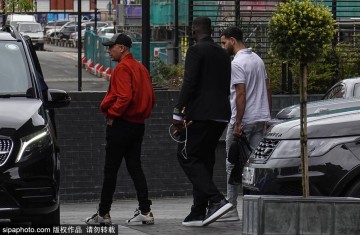 曼城盯上荷兰飞翼杜姆弗里斯，右后卫位置迎来新变革？