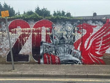 艺术家为利物浦英超夺冠创作壁画，但仅仅一天后就被人蓄意破坏