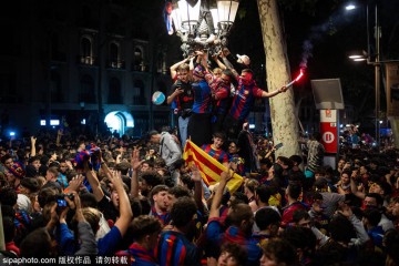 燃爆！巴萨女足欧冠决战夜，万名球迷“攻占”里斯本，只为那抹红蓝！