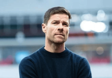 随着拜仁3-0，勒沃库森2-0，德甲最新积分榜如下：凯恩首冠稳了