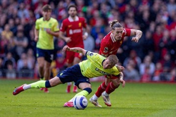 英超回顾:标准躺赢!一觉醒来又多2分,枪手险平曼联,红军做梦都要笑醒