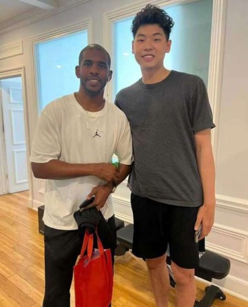 崔永熙晒与保罗合照：上次见还是十年前 希望一切都好