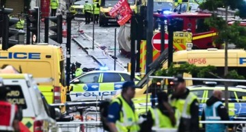 利物浦夺冠庆典乐极生悲！一男子驾车撞向人群，27人被送往医院