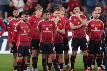 一场比赛打崩曼联,全队被摆上货架,队长无奈发声:被卖只能接受