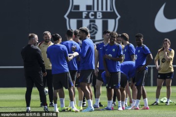 巴萨新星拉明因伤提前退场,欧冠半决赛对阵国米蒙阴影