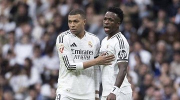 巴萨2-0完胜西班牙人！提前两轮问鼎西甲，弗兰克包揽国内三冠