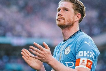 布丁真情谊！哈兰德捐赠5000欧元助曼城球迷为德布劳内告别横幅