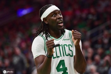 梅开二度!霍勒迪荣膺本赛季社会正义冠军奖